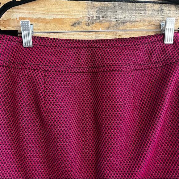 Loft Fuchsia And Black Skirt‎ Size 4P - Picture 5 of 7